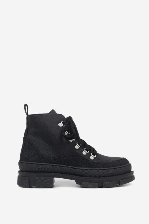 Boot 7635-101 Track Sole, Blk