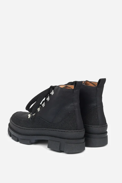Boot 7635-101 Track Sole, Blk