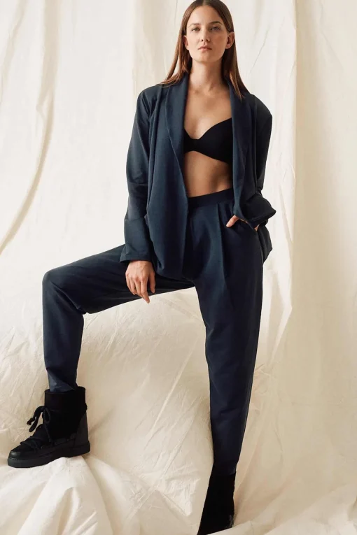 Formal Jogger, Blue Note
