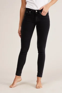 Patti Charcoal
