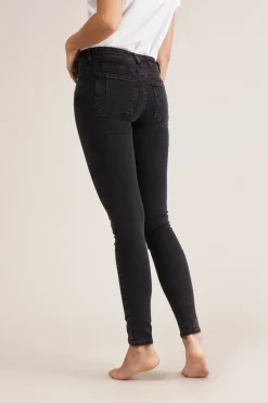 Patti Charcoal