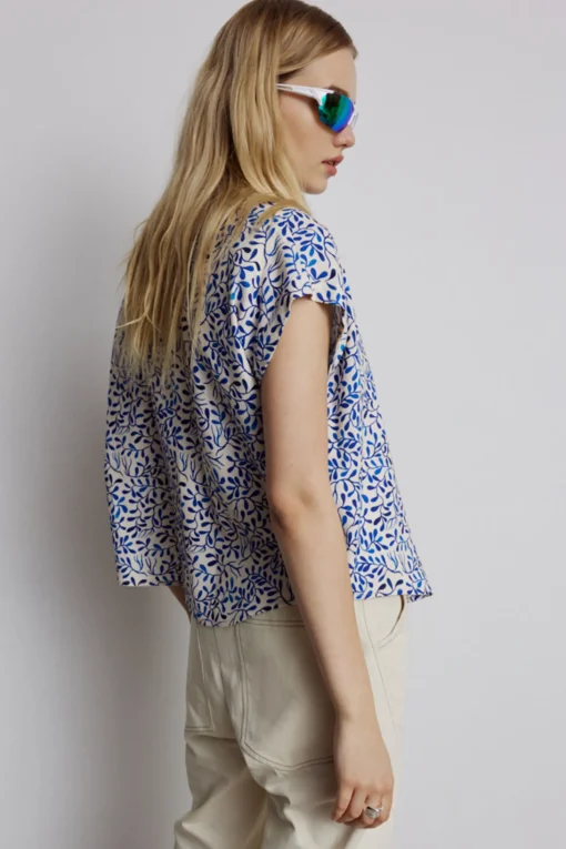 While Shirt, Nori